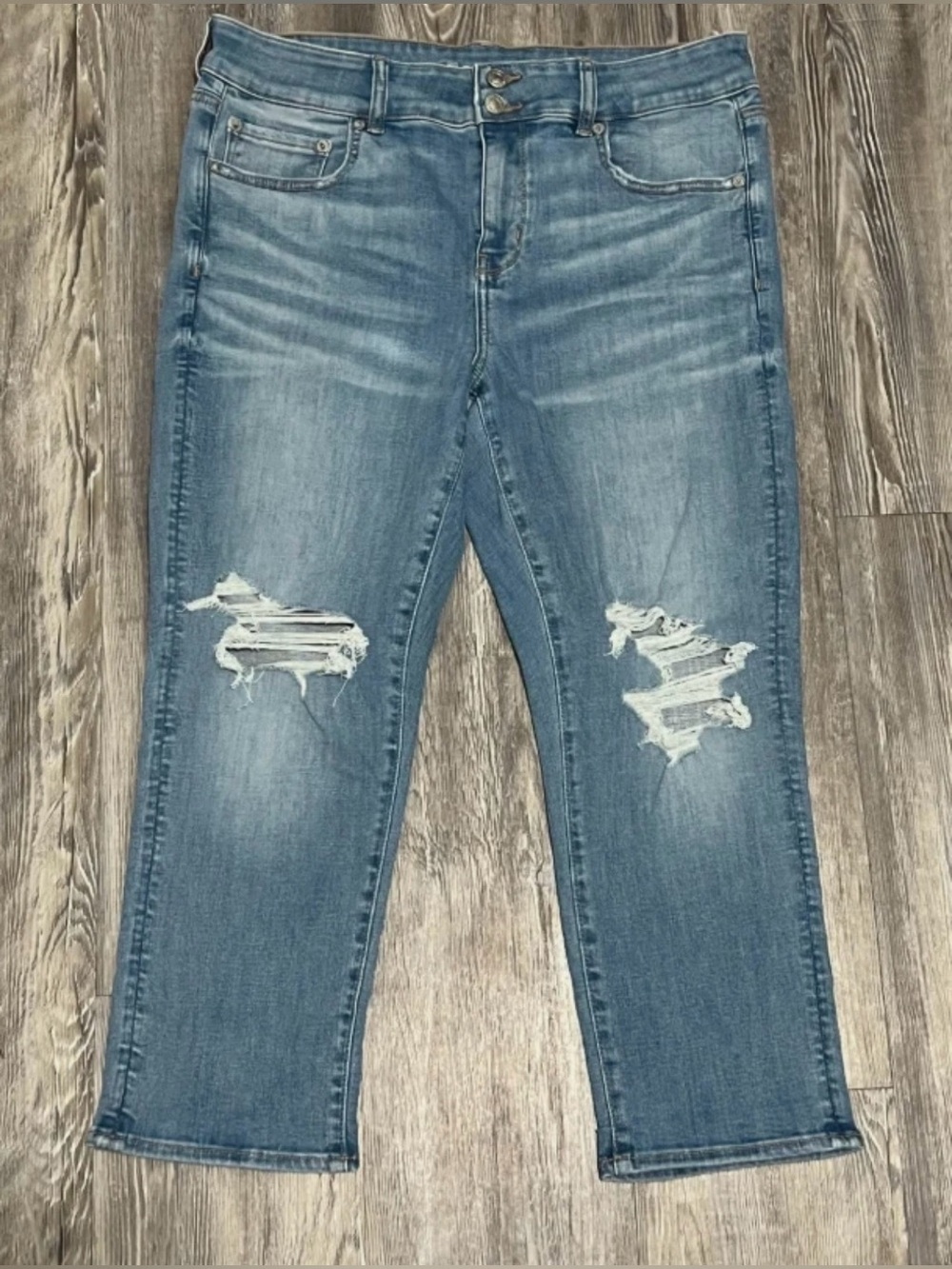 14 Short AMERICAN EAGLE Next Level Stretch Ripped Low-Rise Artist Crop Jeans